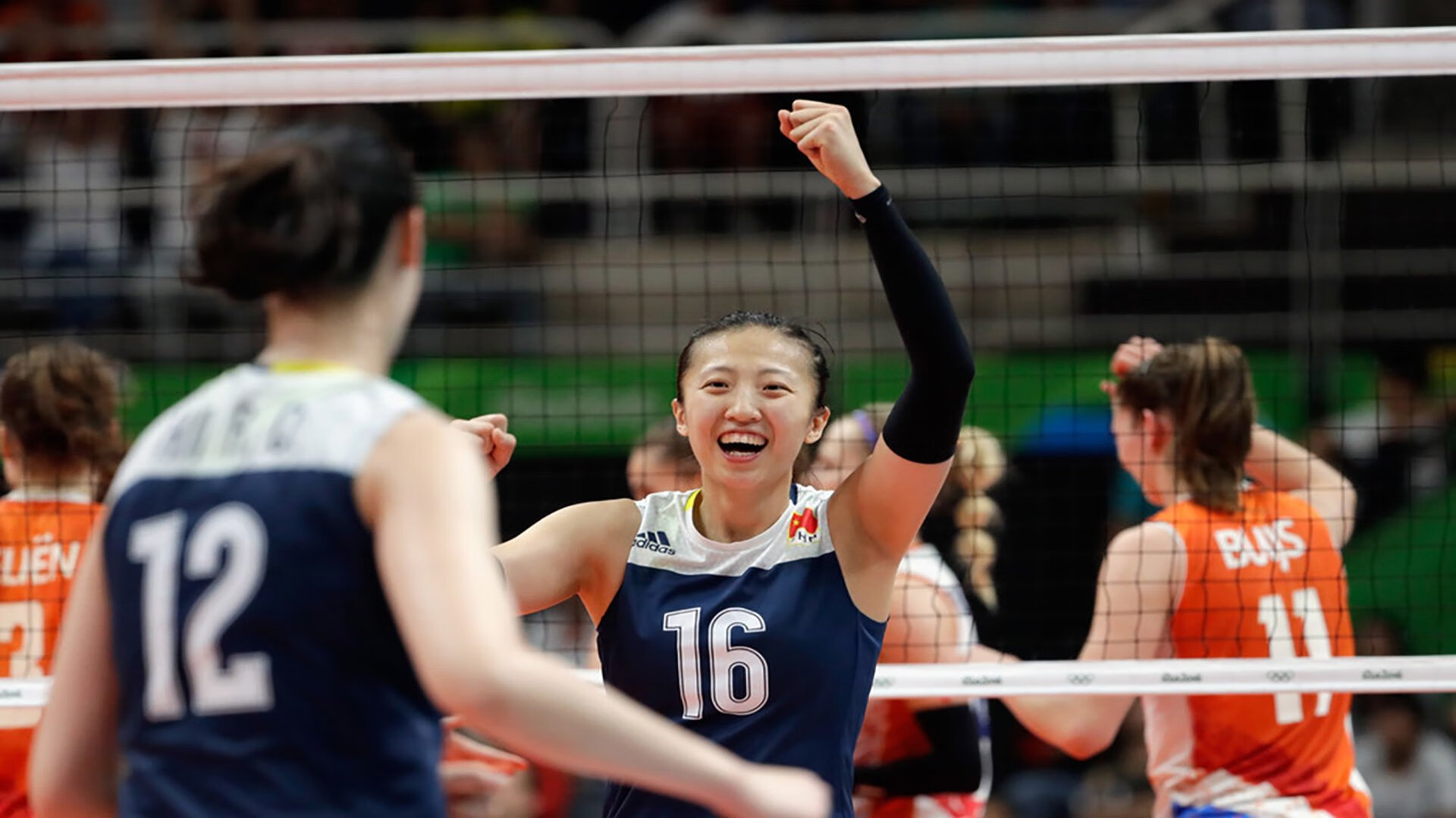 九游SPORTS官网手机端体验丝滑流畅-足球奇闻，申花出局竟备战欧联，潜水艇插手葡超更衣室，曼城借法国杯官宣签约
